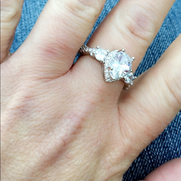 BRAND NEW .96CT PEAR SHAPE HALO .925 STERLING - Picture 6 of 7